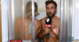 Periodista español prueba si ahorra agua duchándose en pareja. Foto: @LaVanguardia