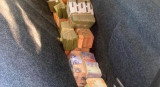 Los fajos de billetes del hombre detenido en Mendoza por la Gendarmería. Foto: Prensa GNA.