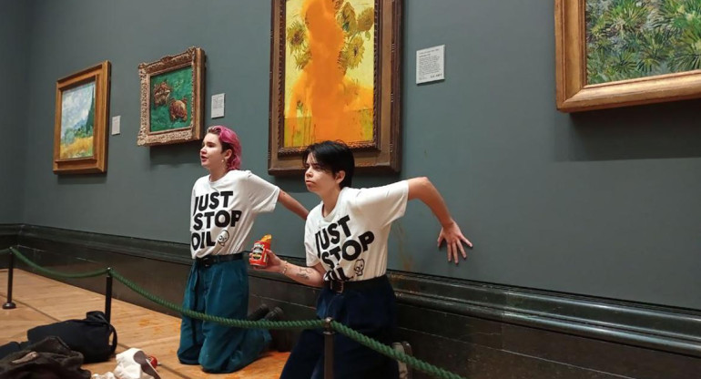 Activistas tiraron tomate a pintura de Van Gogh_Télam