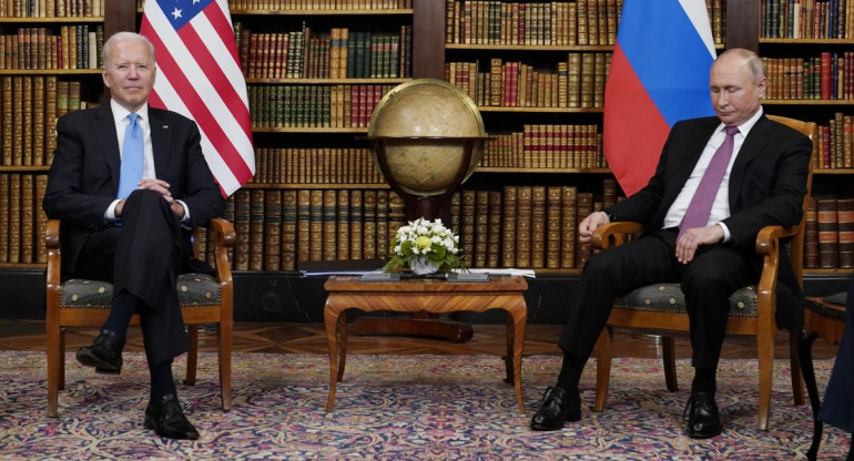 Joe Biden y Putin. Foto: REUTERS
