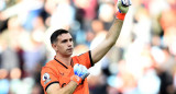 Emiliano Martínez vs. Brentford. Foto: Reuters