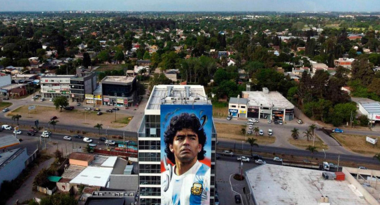 Mural de Diego Maradona en Canning. Foto: Telam.
