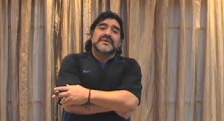 El saludo de Maradona a Alejandro Granados, intendente de Ezeiza