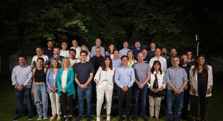 Cristina Kirchner junto a intendentes. Foto: prensa FdT