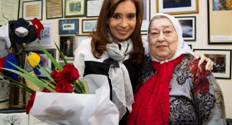 Hebe de Bonafini con Cristina Fernández de Kirchner. Foto: NA