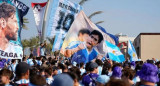 Hinchas argentinos bajaron la bandera de Inglaterra en Qatar. NA	