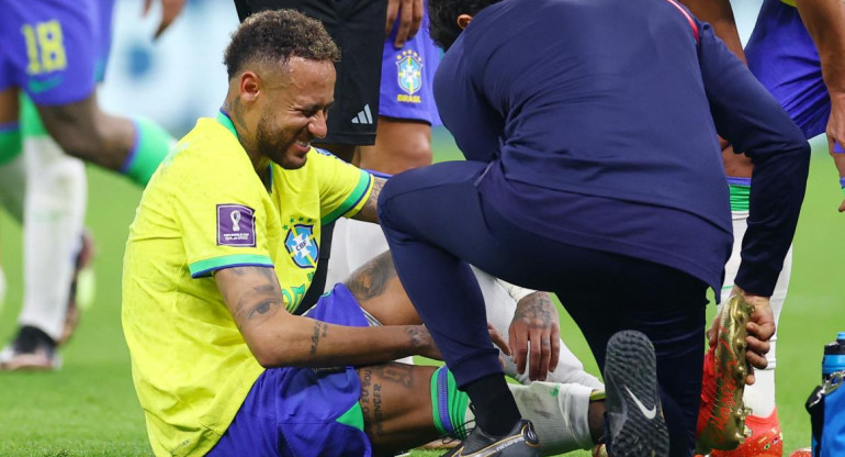 Lesión de Neymar en el partido entre Brasil y Serbia del Mundial de Qatar 2022. Foto: REUTERS