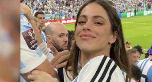 Tini en el partido de Argentina contra México. Foto. Twitter