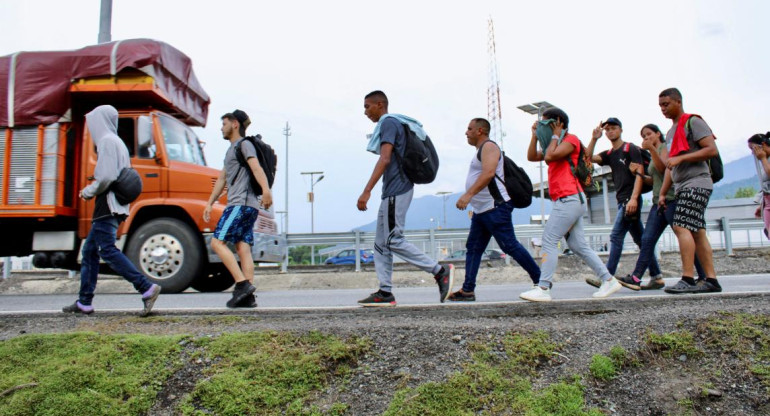 Migrantes caminan hacia la frontera norteamericana_Reuters