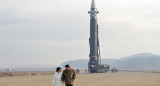 Kim Jong Un y su hija observan un misil. Foto: Reuters