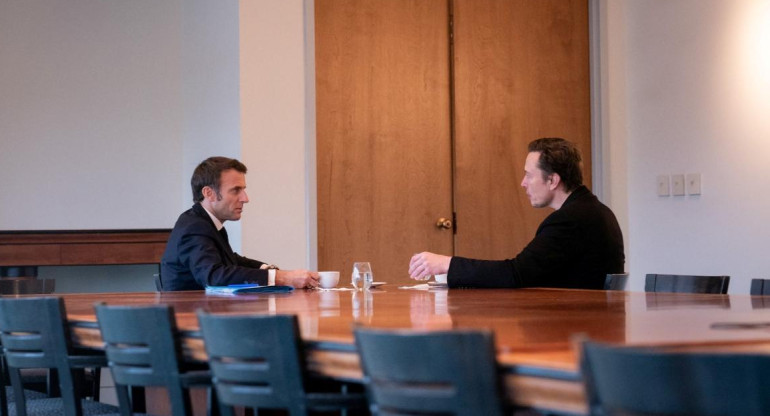 Emmanuel Macron se reúne con Elon Musk. Foto: Reuters