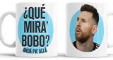 Taza con la frase de Messi ¿qué mirás bobo?. Foto: NA.