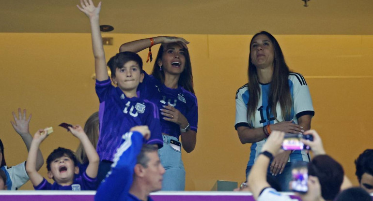 Thiago Messi y Antonela Roccuzzo en el Mundial de Qatar. Foto: REUTERS.