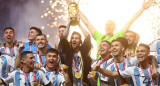 Lionel Messi con la Copa del Mundo de Qatar 2022. Foto: Reuters.