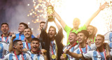 Lionel Messi con la Copa del Mundo de Qatar 2022. Foto: Reuters.