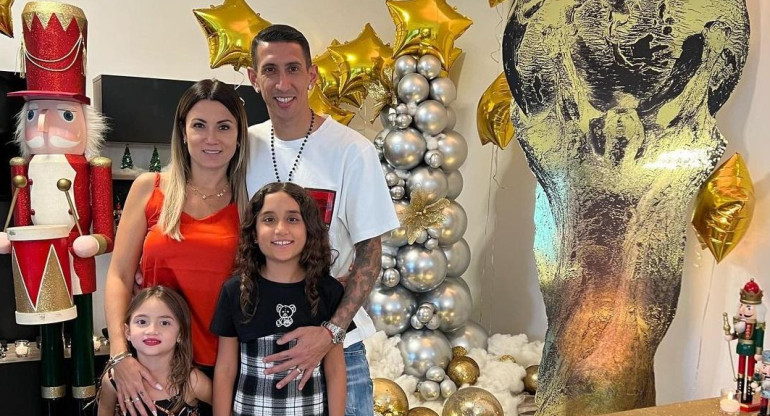 Ángel Di María junto a su familia en Navidad. Foto: Instagram @angeldimariajm.