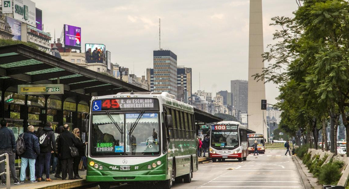 Colectivos en Ciudad de Buenos Aires. Foto: NA.