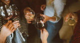 Brindis. Foto de Kelsey Chance en Unsplash.