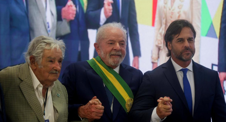 Pepe Mujica, Lula Da Silva y Luis Lacalle Pou en Brasil. Foto: REUTERS.
