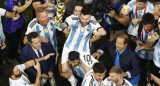 Lionel Messi y Sergio Agüero en la final del Mundial de Qatar. Foto: REUTERS.