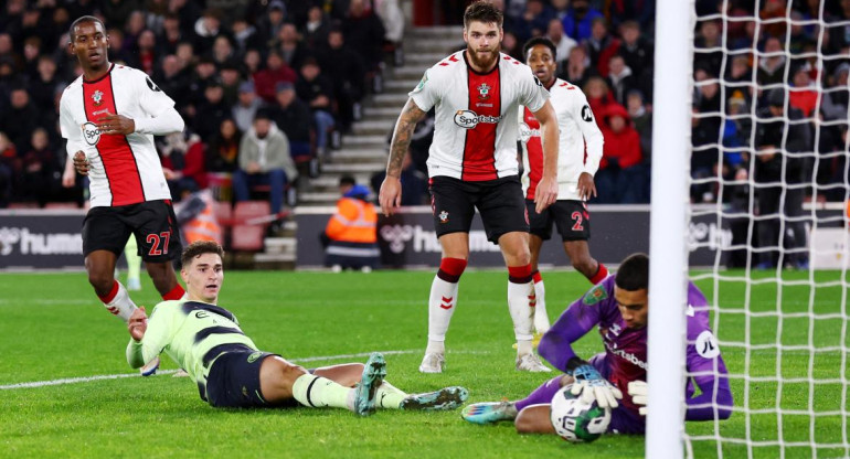 Julián Álvarez en la derrota del Manchester City ante el Southampton. Foto: REUTERS.