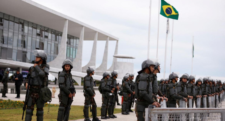 Policía de Brasil custodia los edificios de los tres poderes_Reuters