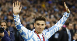 Julián Álvarez con la medalla de Campeón del Mundo 2. Foto: Reuters.