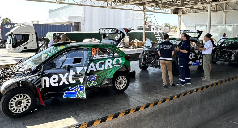 Operativo de Aduana sobre importación de autos de rally. Foto: Prensa.