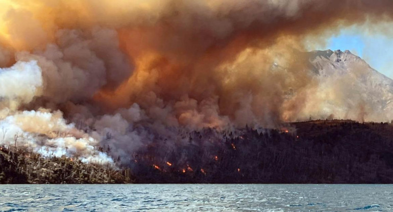 Incendios en el Parque Nacional Los Alerces, Chubut. Foto: Télam