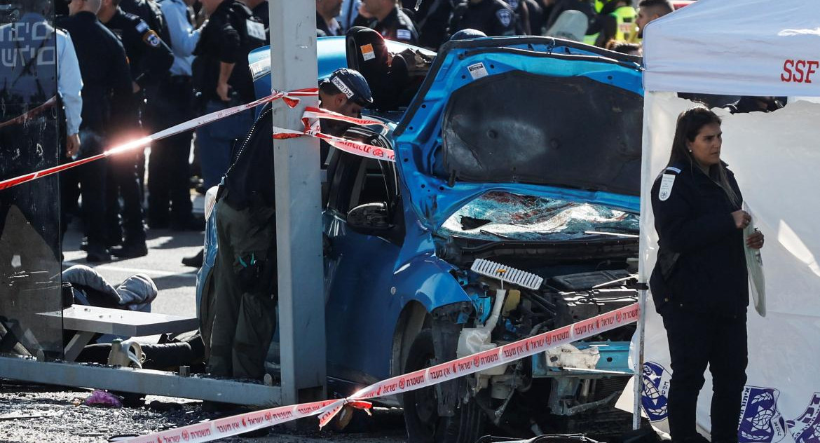 Atentado contra una parada de colectivos en Jerusalen. Foto: REUTERS.