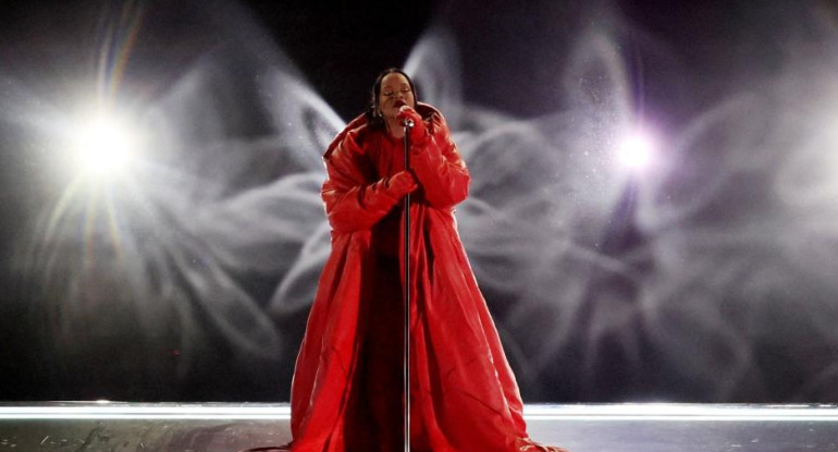 Rihanna en el Super Bowl. Foto Reuters