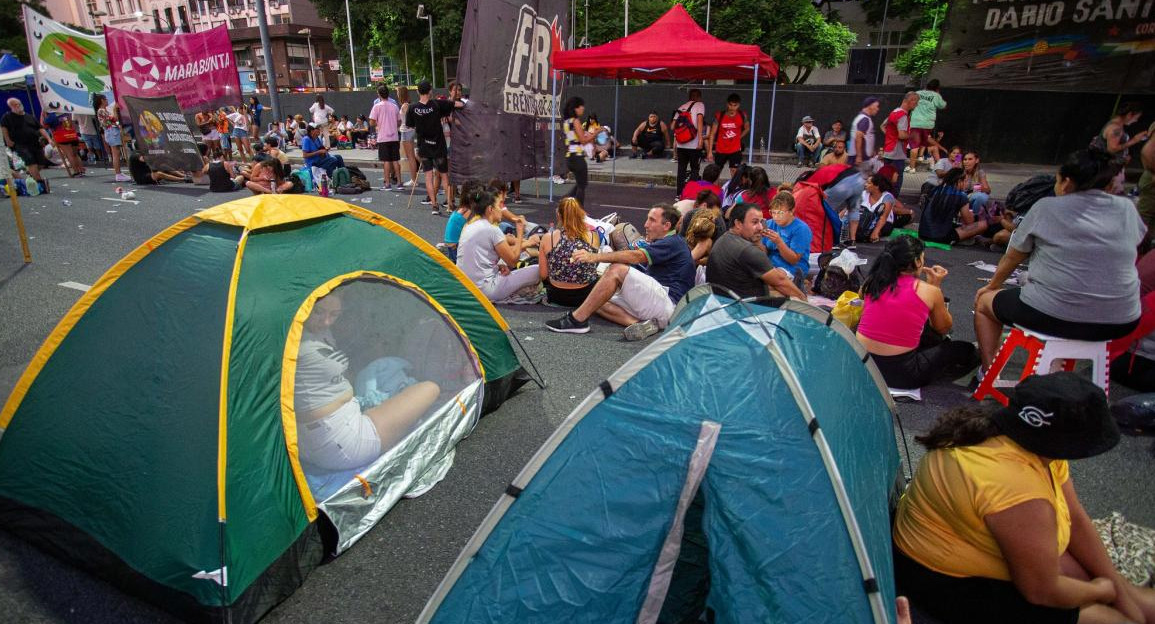 Acampe en la avenida 9 de julio. Foto: NA