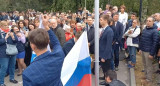 Izado de bandera en colegio ruso. Foto: Captura.