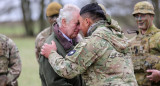 Rey Carlos III visita entrenamiento de militares ucranianos_