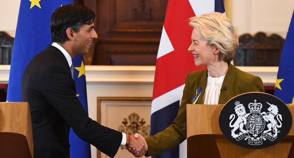 El primer ministro británico y la presidenta de la Comisión Europea llegaron a un acuerdo. Foto EFE.