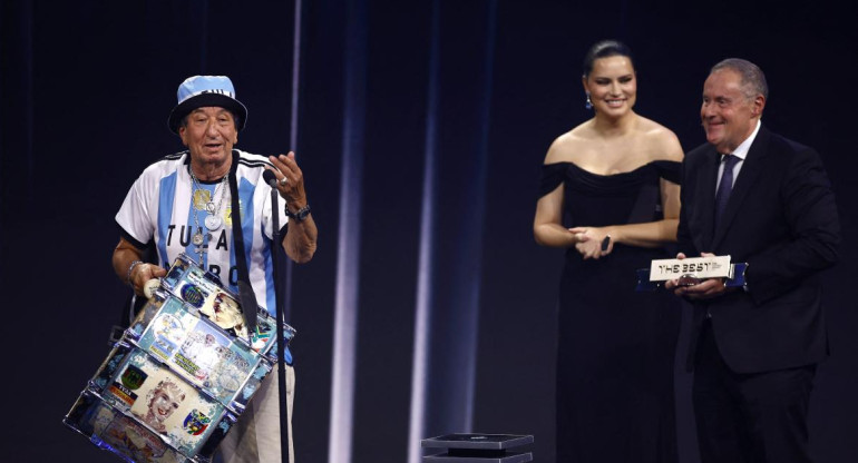 Tula, hincha argentino en los premios The Best. Foto: Reuters.