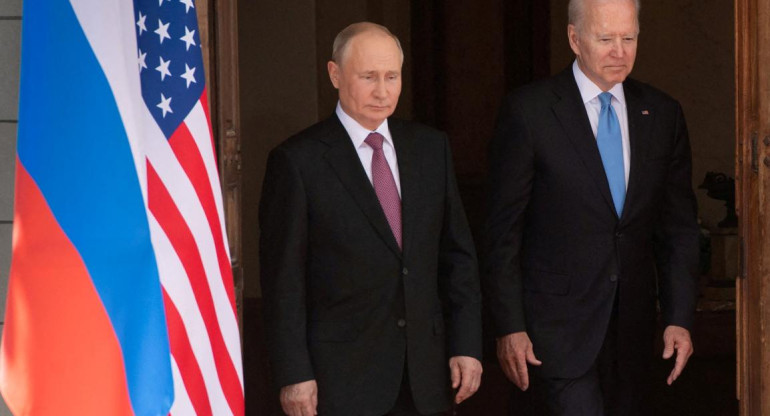 Vladimir Putin y Joe Biden. Foto: REUTERS