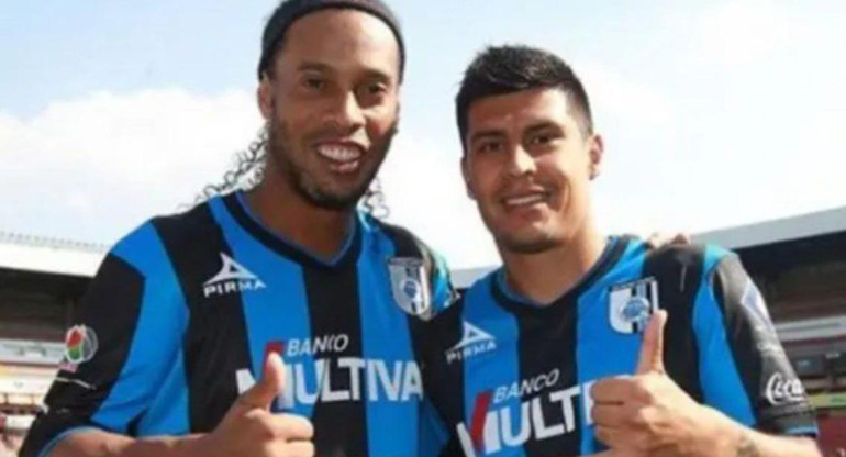 Ronaldinho y Patricio Rubio en Querétaro. 