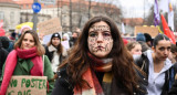 Mujeres en Berlín, Alemania, se solidarizan con las mujeres mexicanas. Foto Reuters.