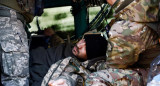 Soldado ucraniano siendo asistido. Foto Reuters.