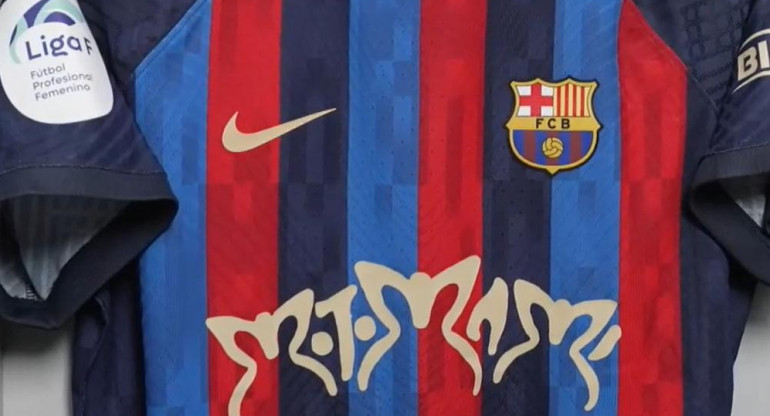 Barcelona lucirá el "Motomami" en la camiseta. Foto: captura.