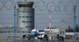 Un avión de apoyo estadounidense aterriza en el aeropuerto de Rzeszów-Jasionka antes de la llegada del presidente de Estados Unidos, Joe Biden, para visitar Polonia. Foto Reuters.