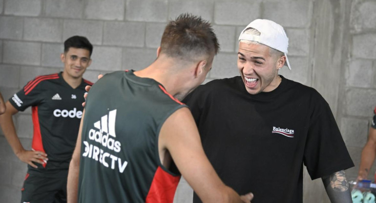 Enzo Fernández en el entrenamiento de River. Foto: @RiverPlate.