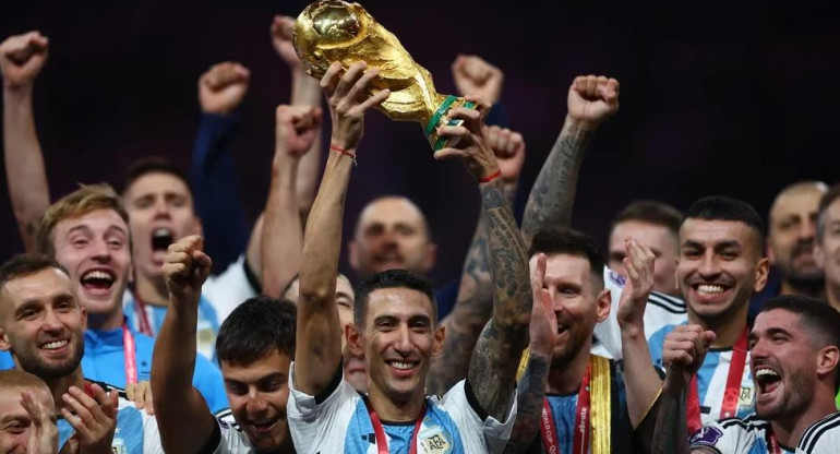 Ángel Di María festejando la obtención de la Copa del Mundo. Foto: REUTERS