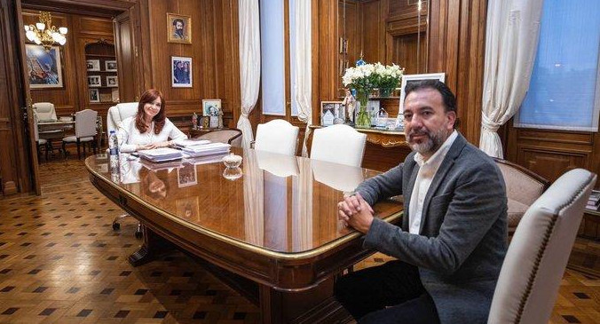 Cristina Kirchner con el intendente electo de Quito, Pabel Muñoz. Foto: @cfkargentina.
