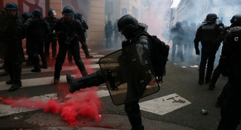 Incidentes en Francia ante la reforma jubilatoria. Foto: REUTERS.