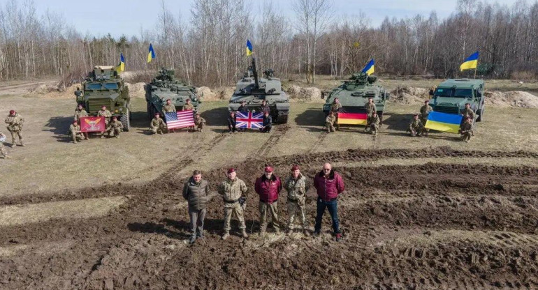 Tanques occidentales llegan a Ucrania. Foto: Reuters. 