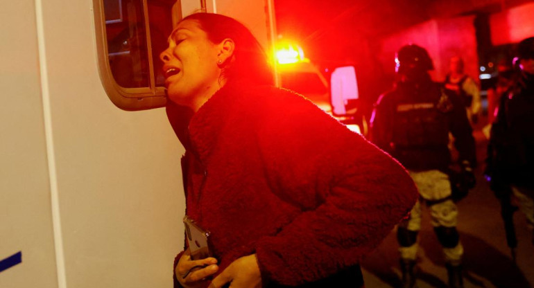 Una mujer desesperada tras el incendio en Ciudad Juárez. Foto: Reuters. 