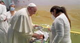 Visita del Papa Francisco a niños durante su internación en Roma. Foto: REUTERS.