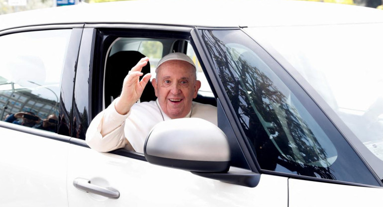 Papa Francisco abandonó el hospital de Roma tras su internación. Foto: REUTERS.